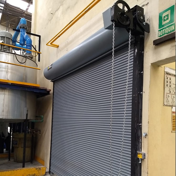 servicio de cortinas metálicas enrollables