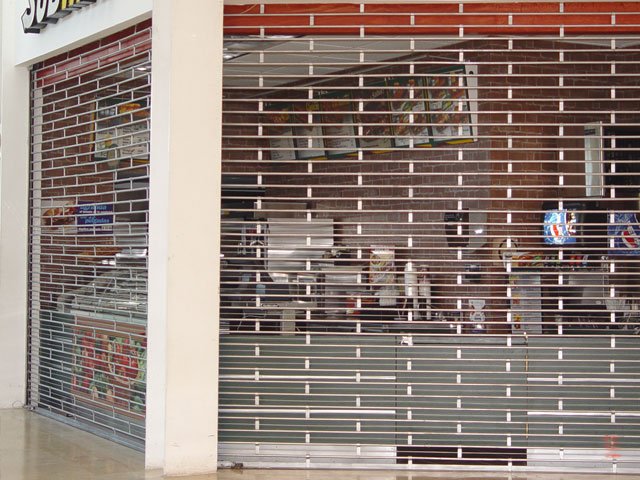 servicio de cortinas metálicas enrollables