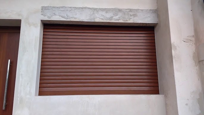 Arreglo de cortinas metálicas